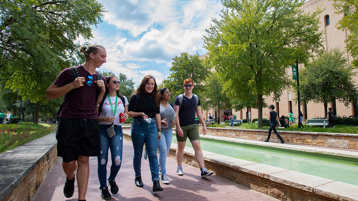 Students walking past the fountains at UNT's library mall.